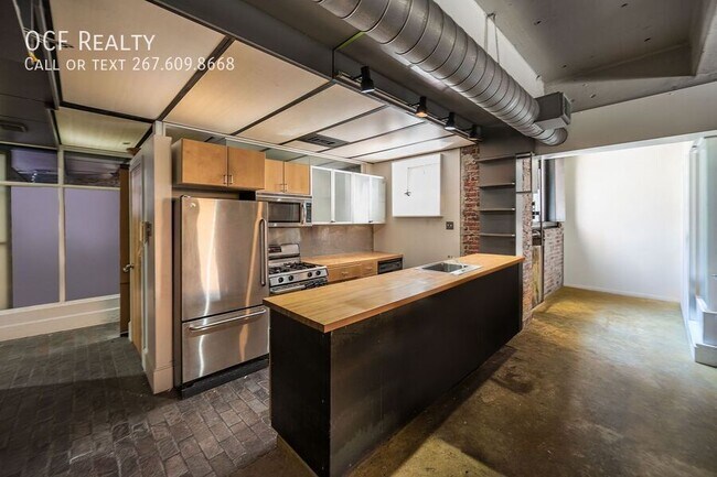 Building Photo - 144-50 W Laurel St Unit 103