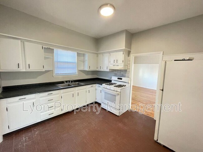 Photo - 315 Bullocks Point Ave Unit 2