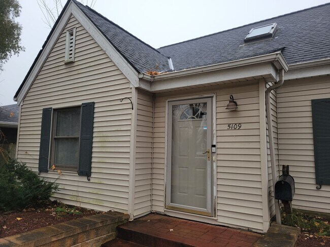 Photo - Spacious 4 Bedroom Home in Edina!