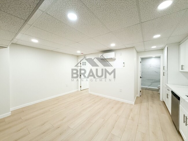 Building Photo - 11459 Collins St
