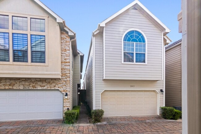 Building Photo - 2917 Clinton Dr