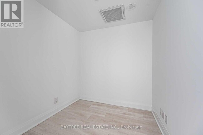 Photo - 33 Frederick Todd Wy Unit 310