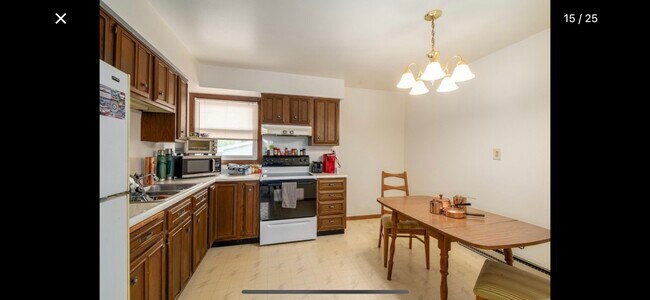 703/705 W Gruenwald Ave