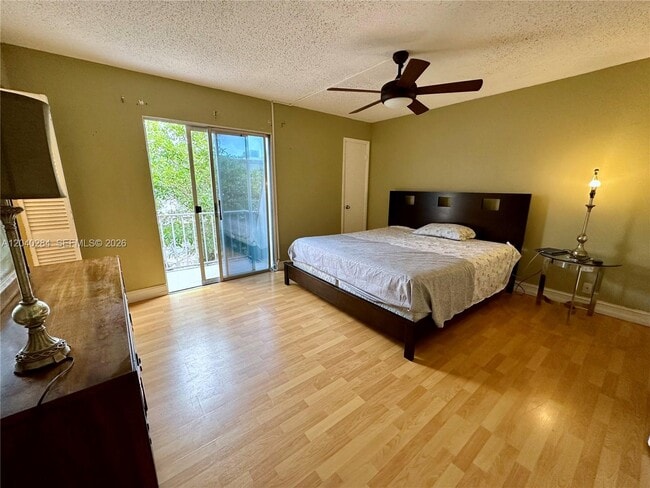 Photo - 1100 SE 4th Ave Unidad 32