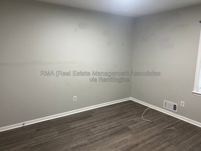 Photo - 252 N McDonough Rd