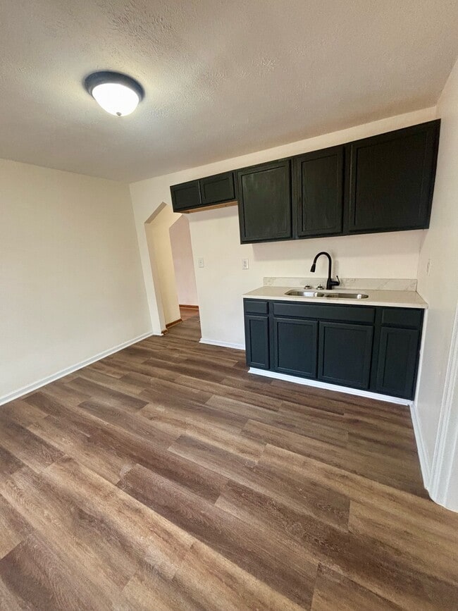 Photo - 1700 Sonne Ave