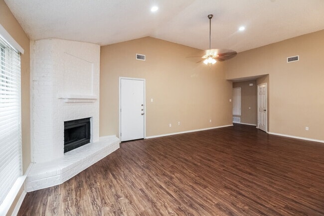 Photo - 405 Lemon Dr