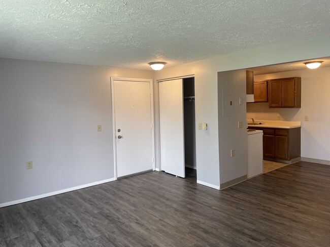 Building Photo - Lakeview Apartments