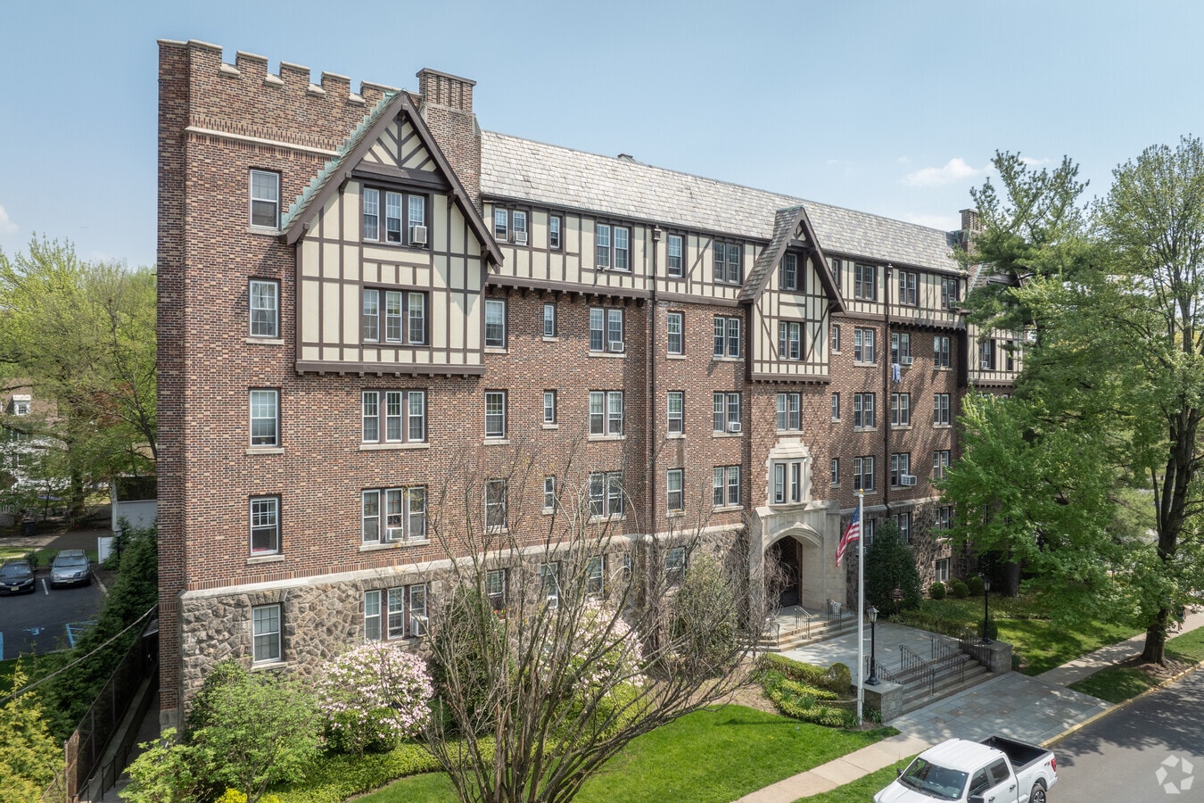 Tudor Hall - Tudor Hall Apartments