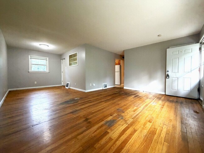Photo - 3 bed 1 bath - Ferguson - park like back yard