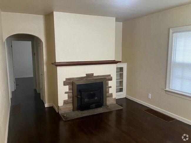 Building Photo - Charming 3-Bedroom Home with Unique Detail...