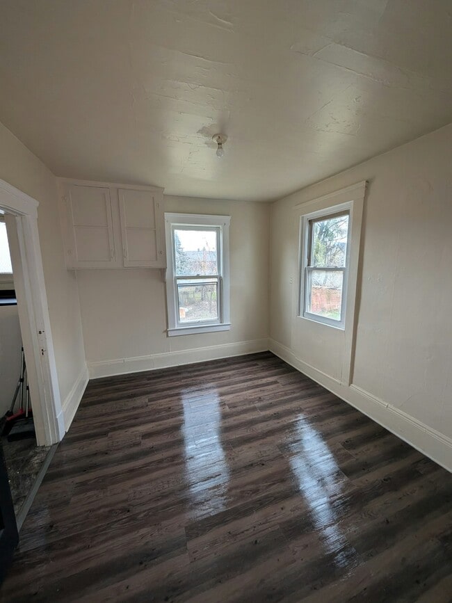 Photo - 1187 E 61st St