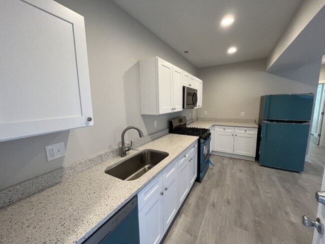 Photo - 1966 Randall Rd Unidad 3