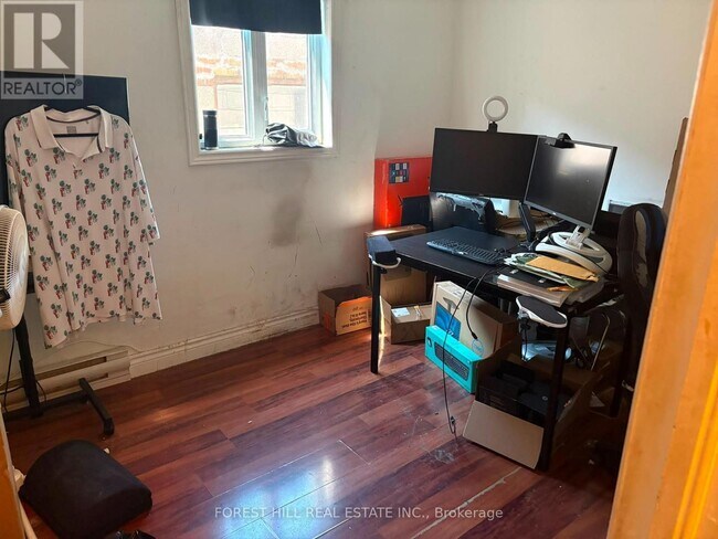 Photo - 2530 Eglinton Ave W