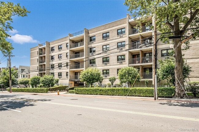 Building Photo - 505 White Plains Rd Unit 1B