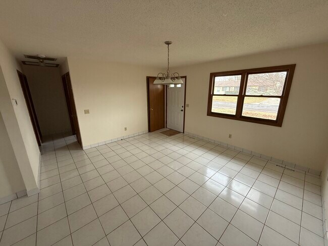 Building Photo - 8821 Sams Dr Unit 8821 sams drive