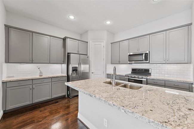 Photo - 1221 W 19th St