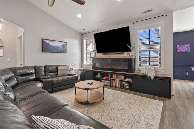 Photo - 304 Cliff Swallow Ave Unit ID1460924P