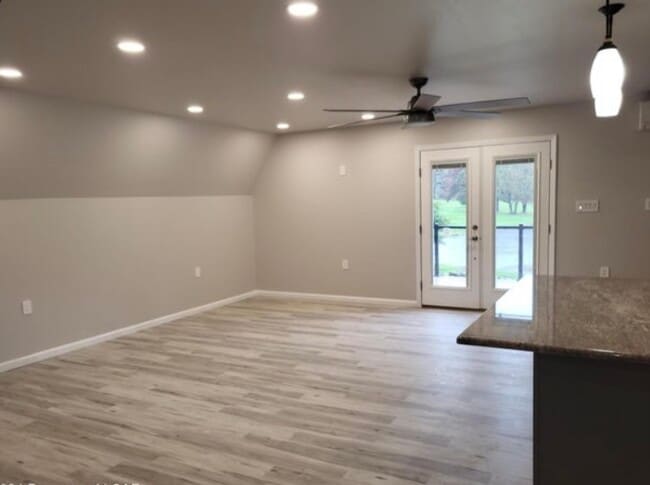 Photo - 452 Lake Catalpa Rd