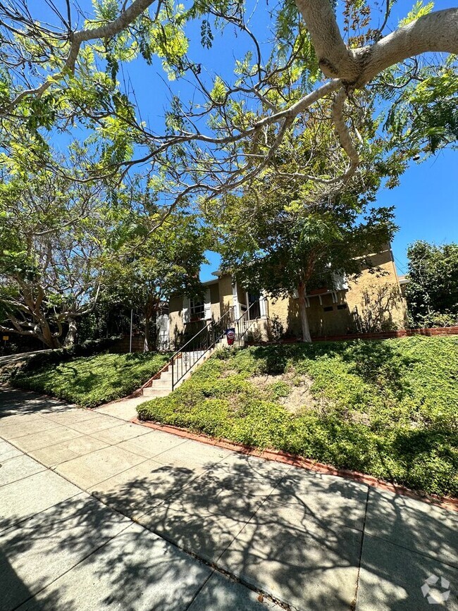 Building Photo - 3BD/1BA HUGE BACKYARD in Point Loma! Rental