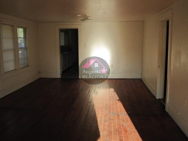 Photo - Three Unidad 501 ASH