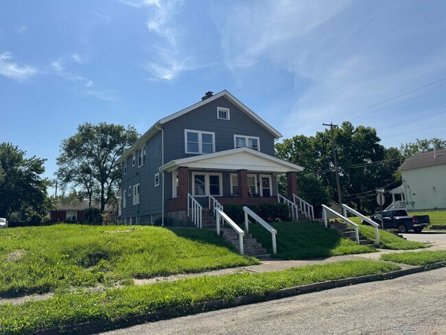 Building Photo - 736-738 Seymour Ave. Unit 736 Seymour Ave.
