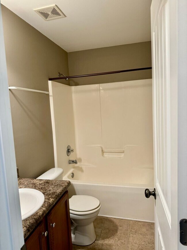2 bed, 2 bath townhome in Calera House Rental in Calera, AL