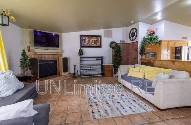 3565 N Manor Rd