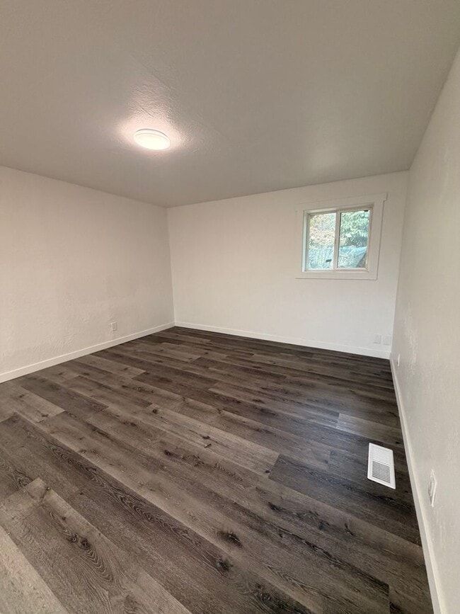 Photo - Fully Remodeled 3-Bedroom apartment