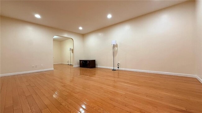 Photo - 148-03 61st Rd