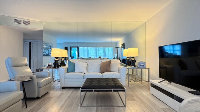 Photo - 5100 N Ocean Blvd Unidad 313