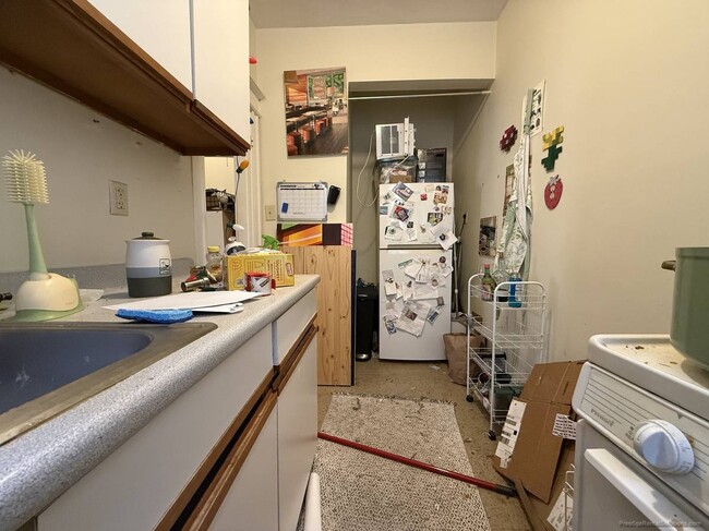 Photo - 153 Kelton St