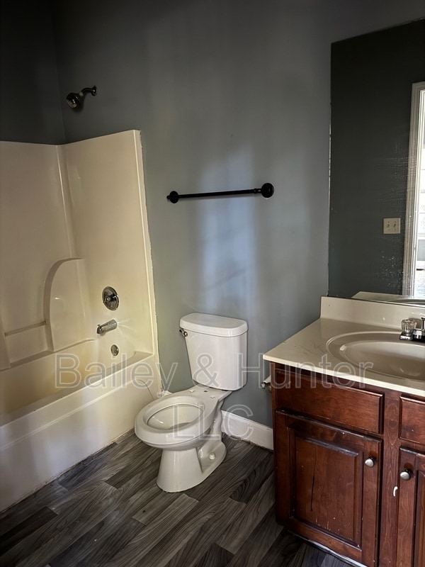 Photo - 850 Woods Dr NW