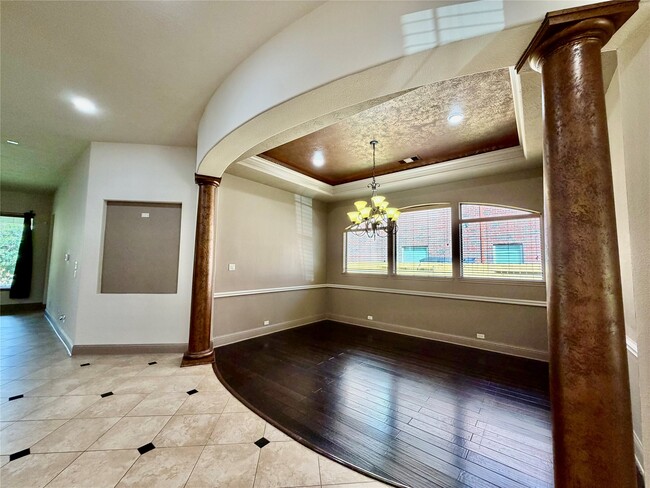Photo - 6223 Duke Trail Ln