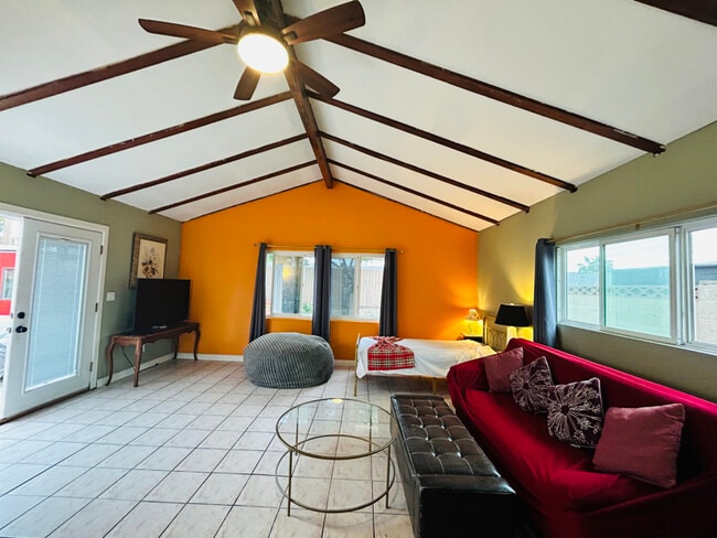 Photo - 8871 Belmont St