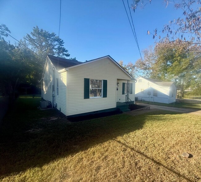 Photo - 1220 Thelma St