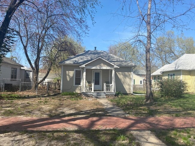 Building Photo - 4 Bedroom Duplex. Close to Campus and Downtown - Pre-Leasing for 26/27 School Year!