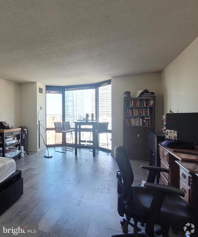 Building Photo - 2018-32 Walnut St Unit 21A Rental