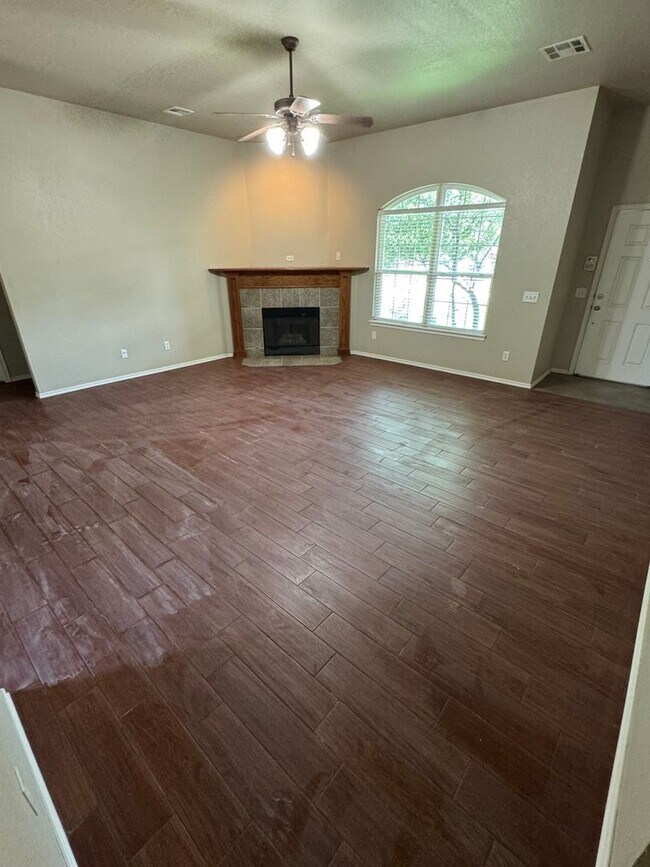 Photo - 3 bedroom 2 bath home close to campus