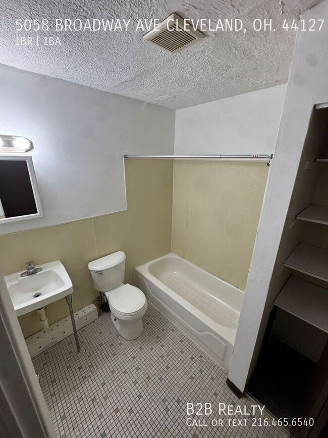 Photo - 5058 Broadway Ave Unidad 2