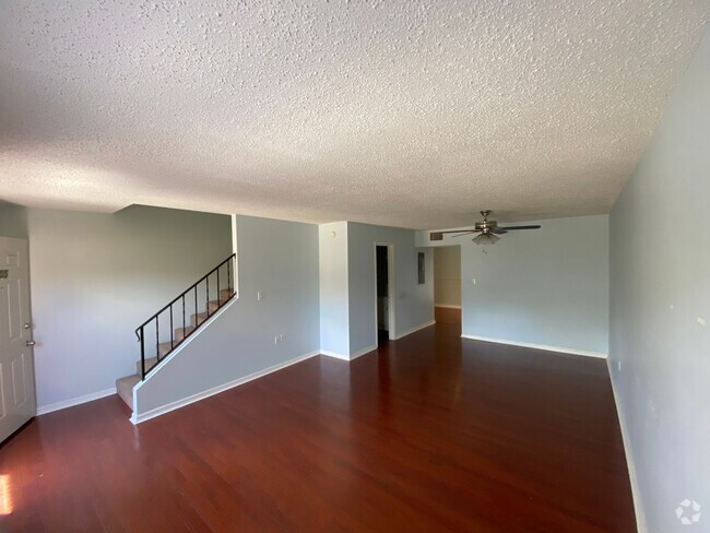 Building Photo - 2 Bedroom Condo in Winter Haven