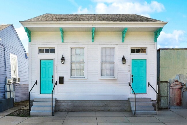 910-912 N Prieur St - 910-912 N Prieur St Apartment Unit 912 N Prieur St.