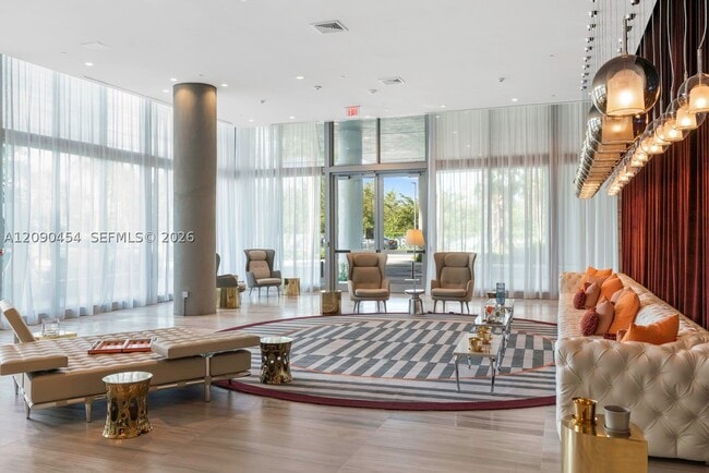 2000 Metropica Wy Unit 504