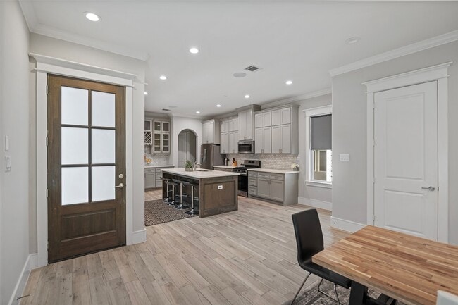 Photo - 6533 Castlebay Dr
