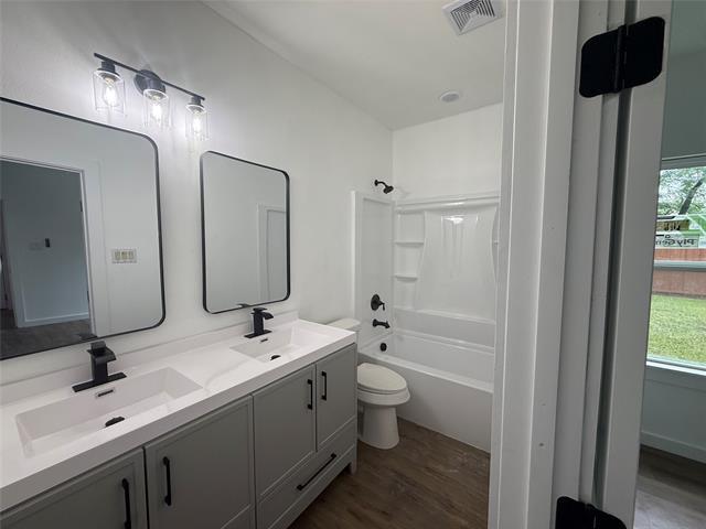 Photo - 2911 Gay St