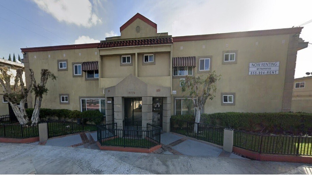 Photo - 15704 Orange Ave Townhome