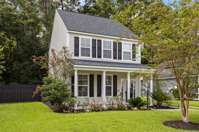 Building Photo - Charming Summerville Rental