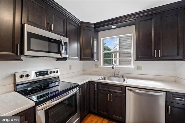 Photo - 722 Bradford Terrace