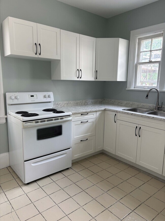 Photo - 329 Christina St N Unit Main