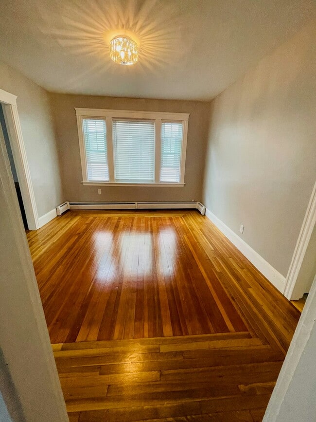 76 Pembroke Ave Unit 2